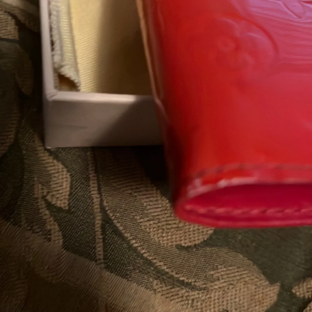 Authentic Louis Vuitton Red Patent Leather Card & Agenda Notes Holder, dust bag - Picture 14 of 14